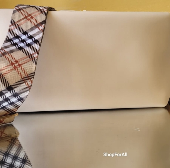 Burberry - Picture 16 of 16